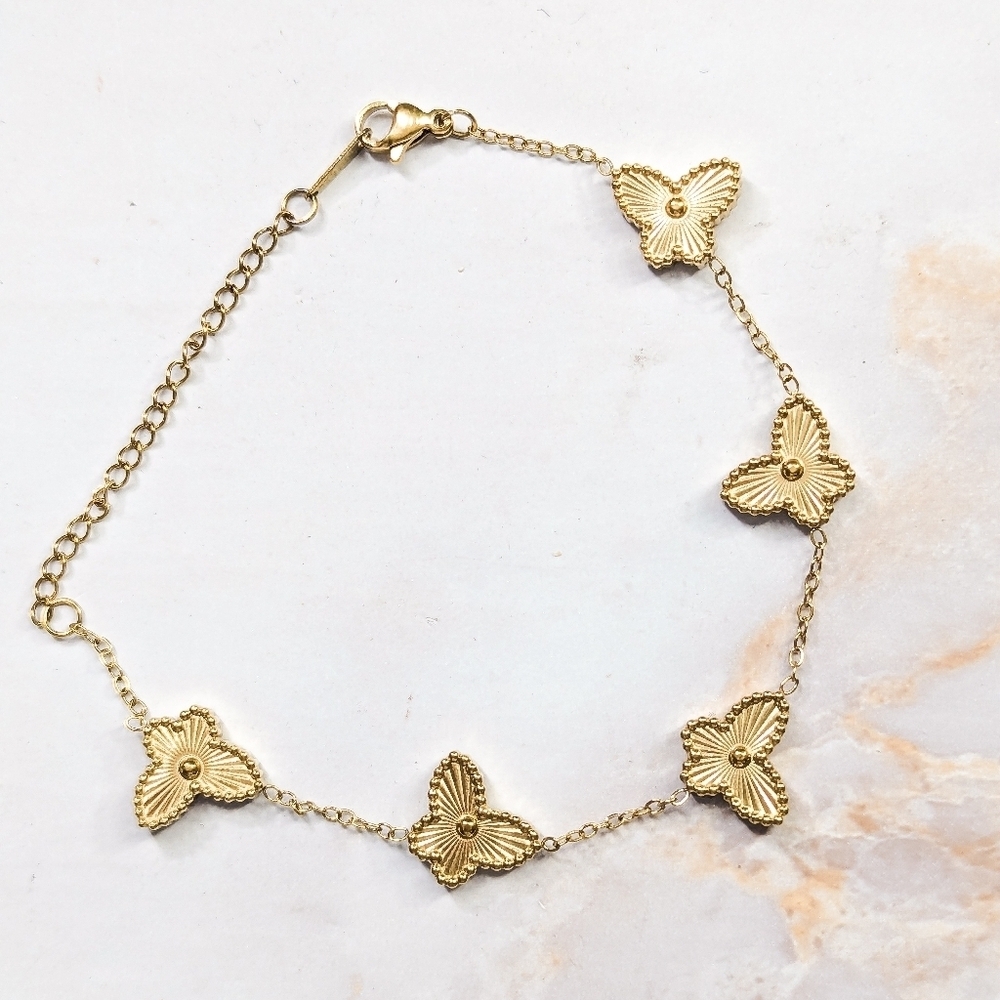 Gold Floral Motif Chain Bracelet - Elegant Women’s Jewelry